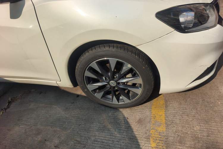 Used Nissan Tiida 2016 1.6L CVT ZhiZun Edition Right Front Wheel Hub