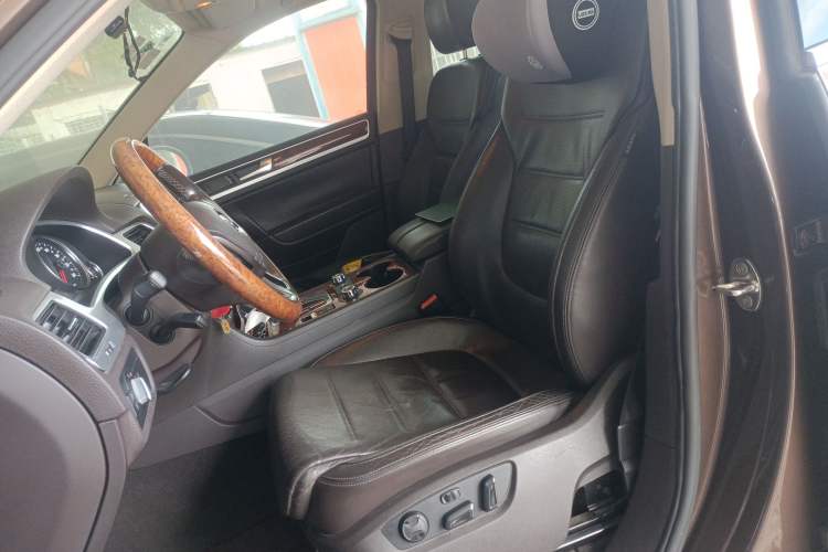 Used Volkswagen Touareg 2011 3.0 TSI Comfort Version
