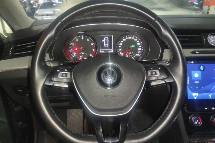 Used Volkswagen Magotan 2019 330TSI DSG Leading Model China VI Standard Steering Wheel