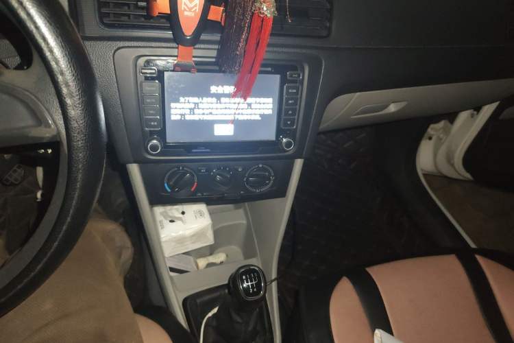 Used Skoda Rapid 2015 1.6L Manual Smart Selection Model Audio And AC Panel