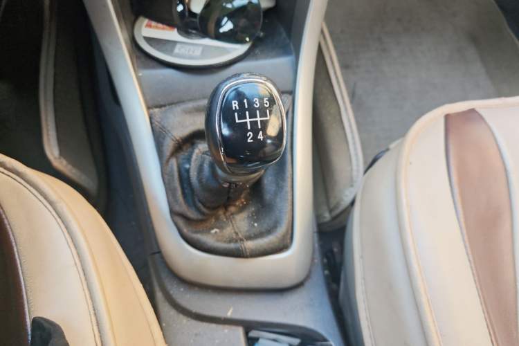 Used Baojun 630 2013 1.5L manual standard version