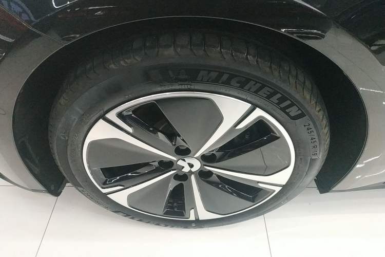 Used Nio ET5T 2025 75 kWh Touring Left Front Wheel Hub