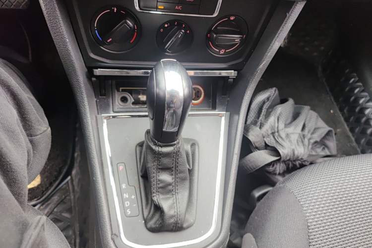 Used Volkswagen Bora 2016 1.6L Automatic Fashion Model Gear Lever