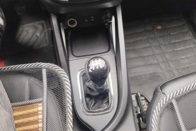 Used CHANGAN CS35 2016 1.6L Manual Luxury Model China IV Standard
