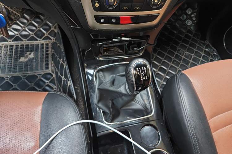 Used Foday Landfort 2017 1.9T Diesel Manual Two-Wheel Drive Luxury Edition 7 Seats