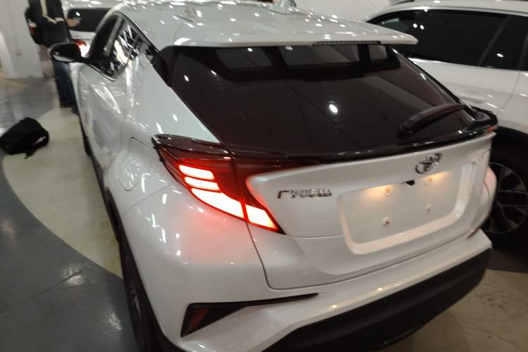 Used Toyota C-HR 2021 2.0L Luxury Edition Exterior 2