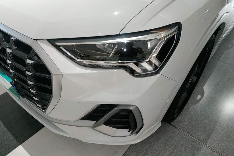 Used Audi Q3 2022 35 TFSI Fashion Dynamic Model Left Front Headlight