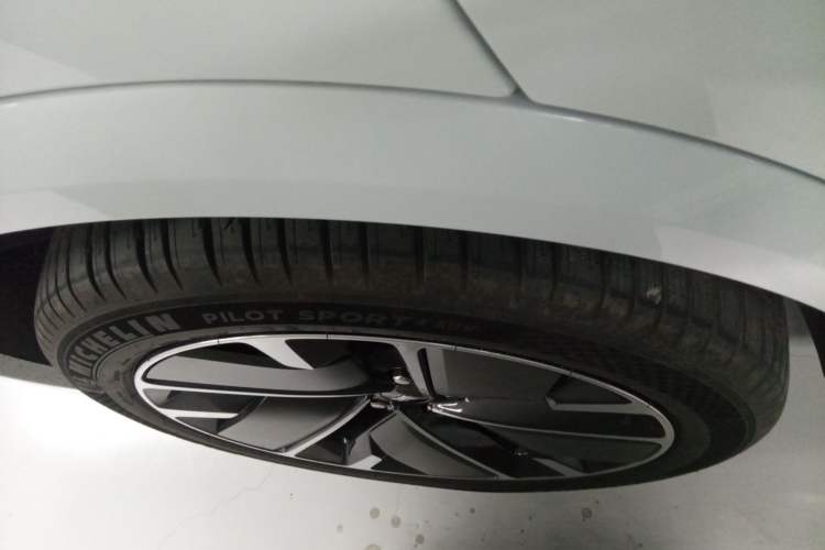 Used Li Auto L9 2025 Ultra Smart Refreshed Edition Exterior 5