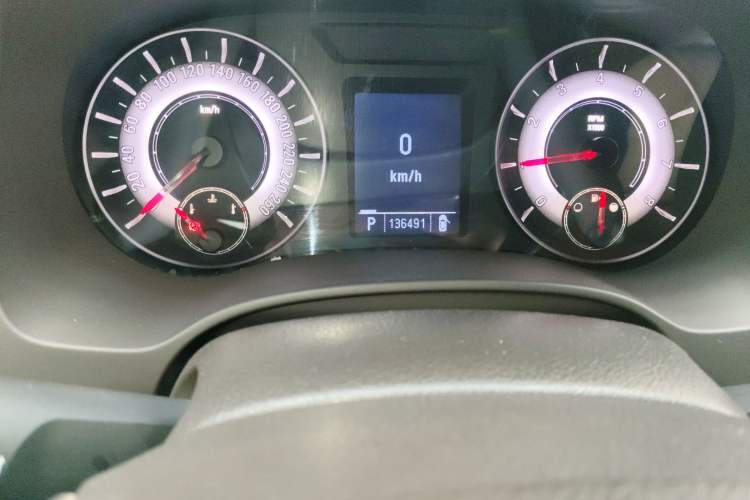 Used Roewe 950 2012 2.0L Comfort Edition Odometer Close Up