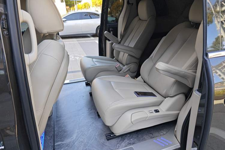 Used Buick GL8 2021 Land Cruiser Executive Class 652T Luxury Model
