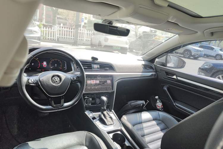 Used Volkswagen Lamando 2019 280TSI DSG Luxury Edition China V Standard Center Console