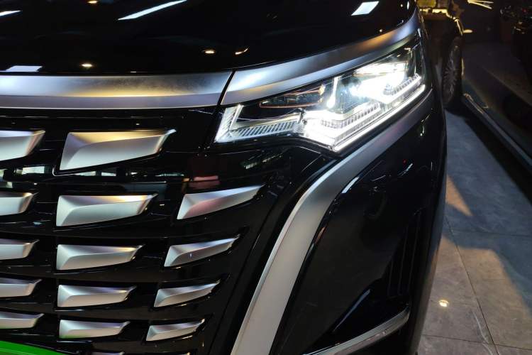 Used Denza D9 2024 DM-i 980 Four-Wheel Drive Prestige Model