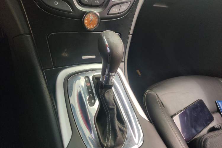 Used Buick Regal 2014 1.6T Fashionable Tech Edition Gear Lever