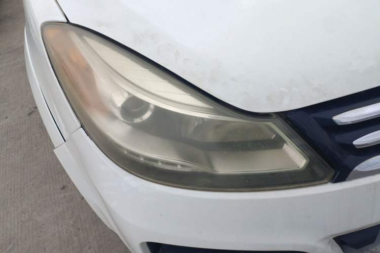 Used JMC Yusheng S350 2013 2.4T Automatic 2WD Diesel Luxury Edition 5 Seats Right Front Headlight