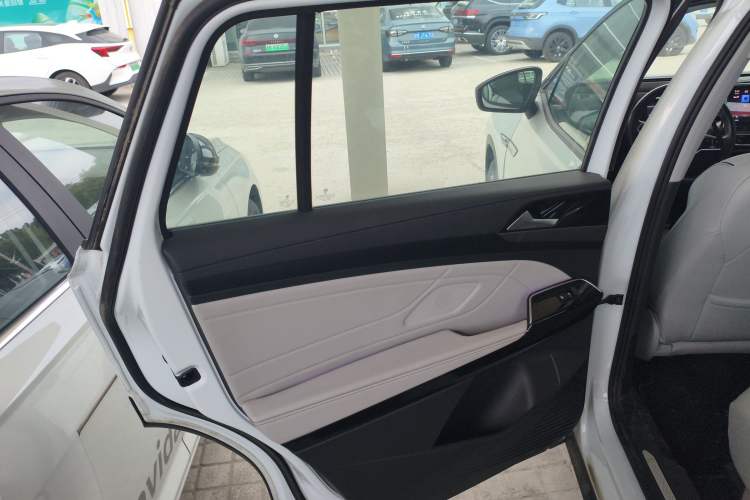 Used Volkswagen ID.6 X 2023 Ultra-Intelligent Long-Range Version