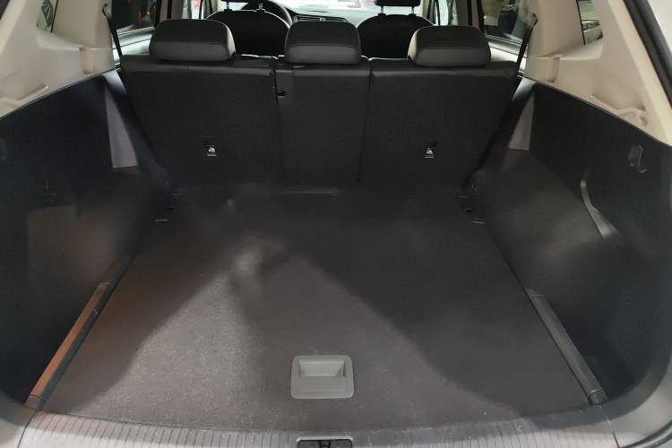 Used Volkswagen Tiguan L 2020 330TSI Automatic Two-Wheel Drive Luxury Edition China VI Standard
