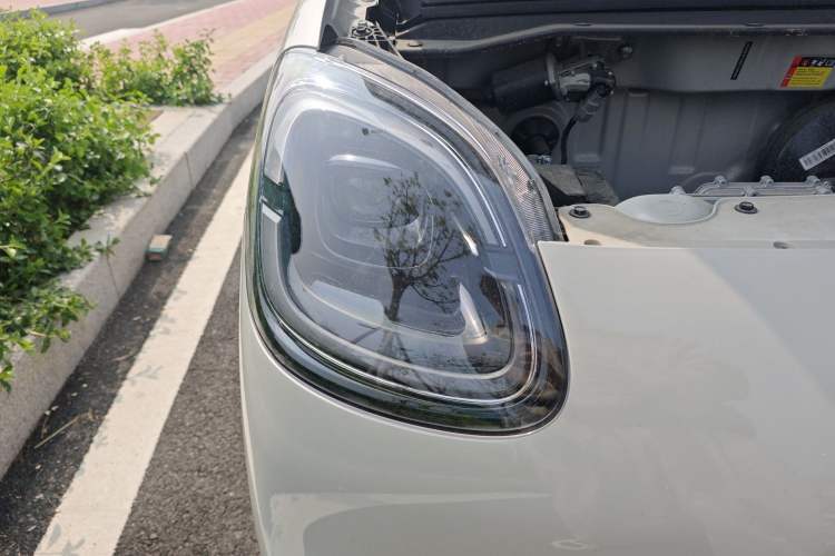 Used Wuling Hongguang MINIEV 2025 Four-Door Version Advanced Edition Right Front Headlight