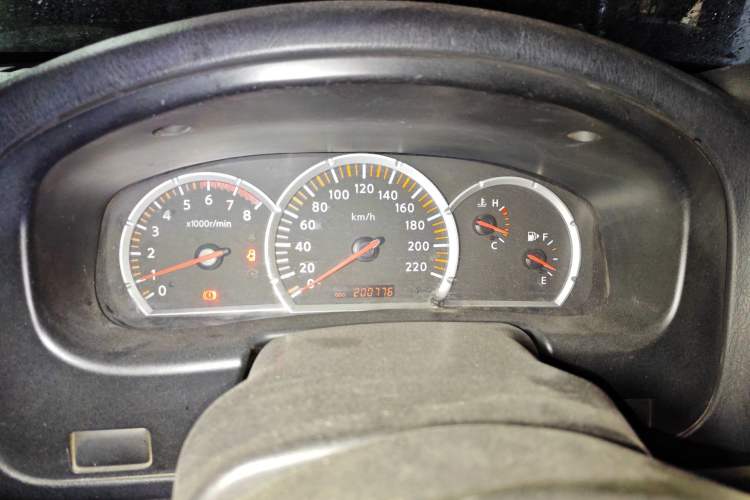 Used Nissan Paladin 2013 2.4L Two-Wheel Drive Standard Edition Emission Standard China IV Instrument Cluster