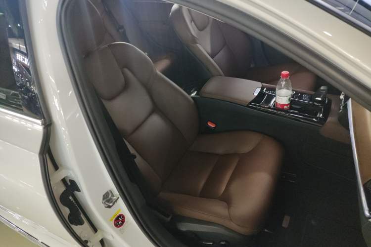 Used Volvo S90 New Energy 2020 T8 e-Drive Hybrid – Zhiyi Luxury Edition Right Front Seat