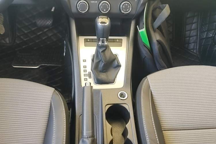 Used Skoda Octavia 2017 1.6L Automatic Chuanxing Edition Gear Lever