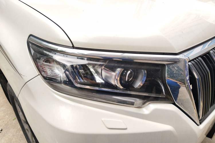 Used Toyota Prado 2018 3.5L Automatic TX-L with Rear-Mounted Spare Tire Right Front Headlight