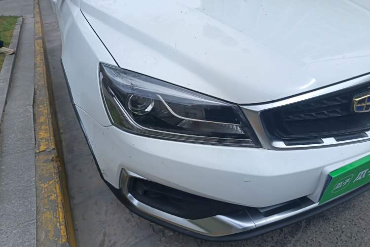 Used Geely Auto Vision S1 2019 Upgraded Model 1.5L CVT Luxury Version Right Front Headlight