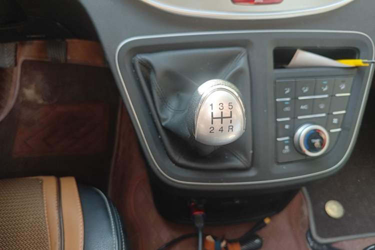 Used JAC Refine M4 2021 2.0L Manual Comfort Edition Gear Lever