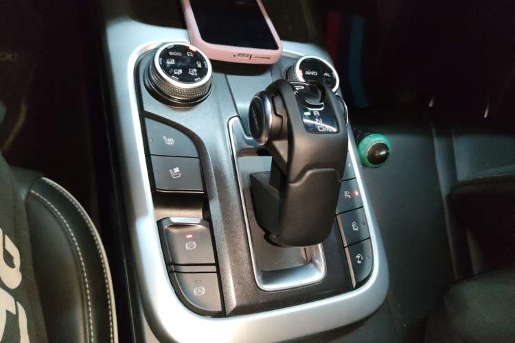 Used Tank 300 2023 City Edition 2.0T—Stylish as Ever Gear Lever