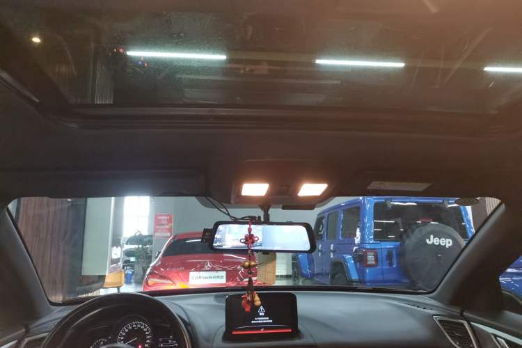 Used Mazda CX-4 2018 2.0L Automatic Two-Wheel Drive Blue Sky Dynamic Version China VI Standard Headliner