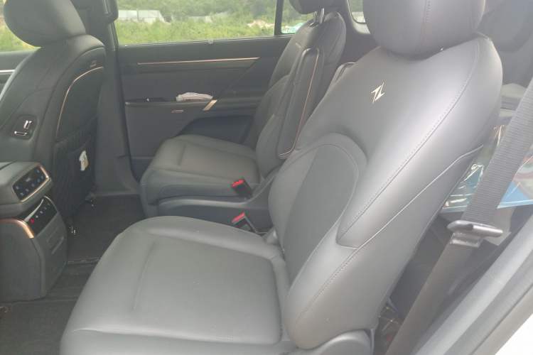 Used Dongfeng eπ eπ008 2024 210Max Range-Extended Version 6 Seats Left Rear Seat