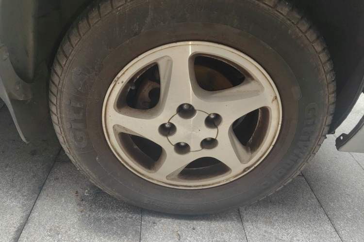 Used FORTHING Lingzhi 2013 M5 Q7 2.0L 7-Seater Long-Wheelbase Comfort Model