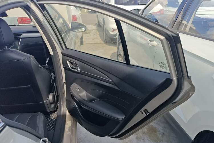 Used Roewe i5 2020 1.5L Automatic 4G Connect Luxury Flagship Edition