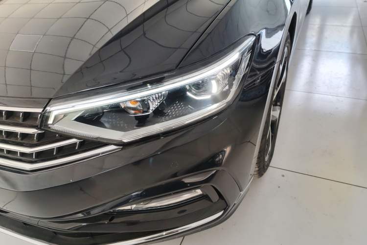 Used Volkswagen Magotan 2023 2 Million Units Limited Edition 330TSI DSG Leading Version