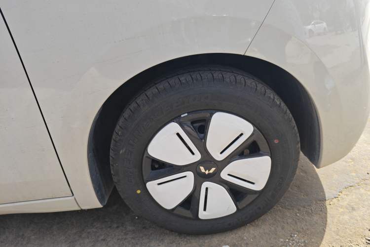 Used Wuling Hongguang MINIEV 2025 Four-Door Version Advanced Edition Exterior 1