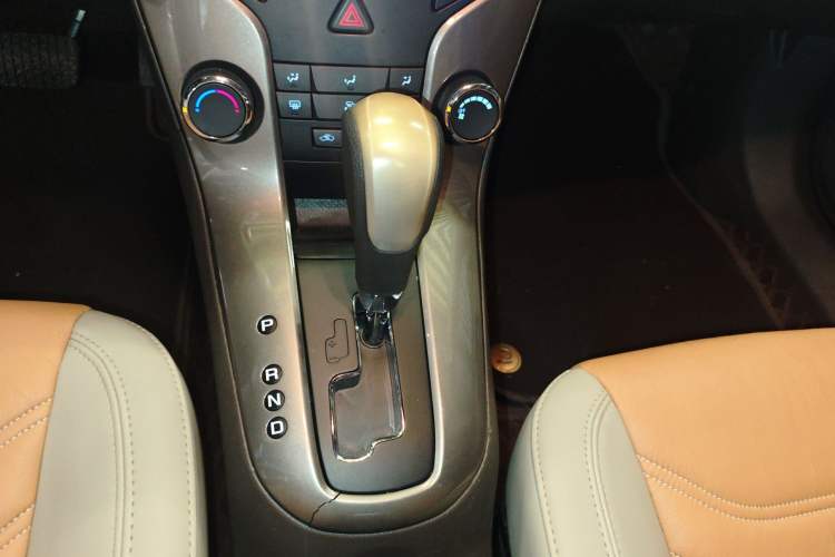 Used Chevrolet Cruze 2015 1.5L Classic SE AT Gear Lever