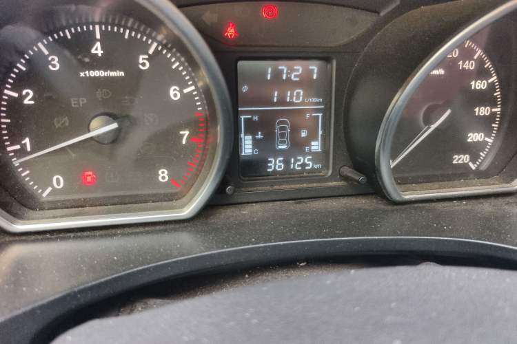 Used Zotye T600 2015 Family Edition 2.0T Manual Luxury Version Odometer Close Up