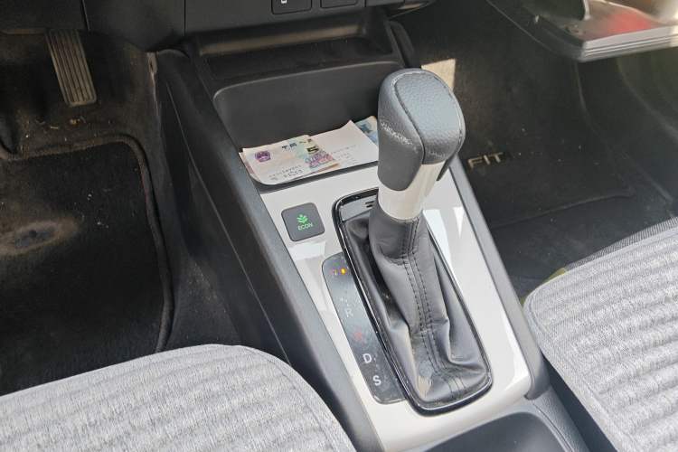 Used Honda Fit 2021 1.5L CVT Trendy Version Gear Lever