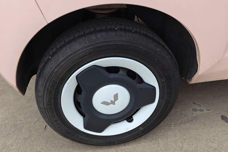 Used Wuling Hongguang MINIEV 2021 Macaron Premium Model – Lithium Iron Phosphate Right Rear Wheel Hub