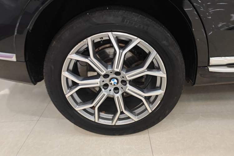 Used BMW X7 2021 xDrive40i Luxury Package with Leading Features
