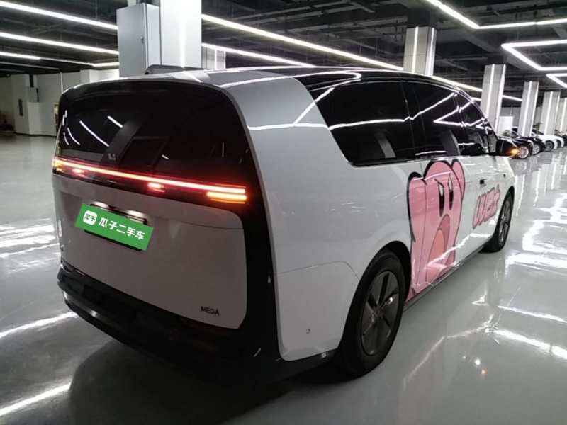 Used Li Auto MEGA 2025 Home Family Special Edition — 6