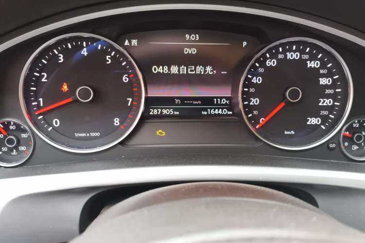 Used Volkswagen Touareg 2015 3.0 TSI Luxury Model Odometer Close Up