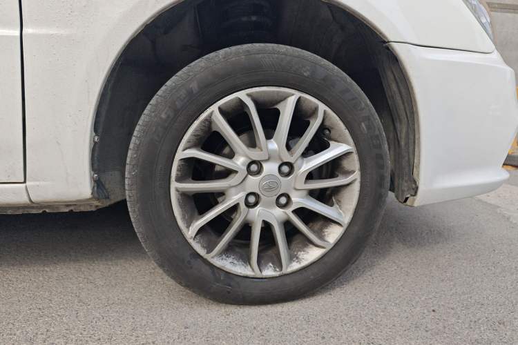 Used Soueast V3 Lingyue 2015 1.5L Manual Happiness Edition Right Front Wheel Hub