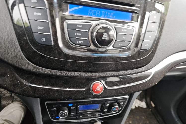 Used JAC Group Refine M2 2013 1.8L Manual Luxury 5-Seater Audio And AC Panel