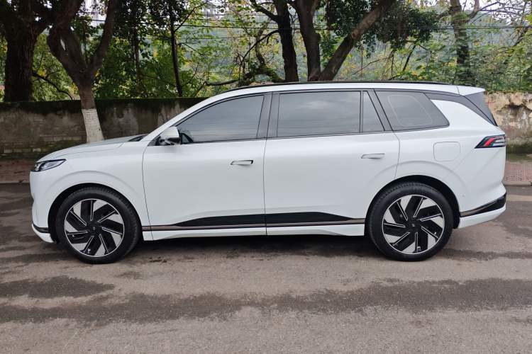 Used Dongfeng eπ eπ008 2024 210Max Range-Extended Version 6 Seats