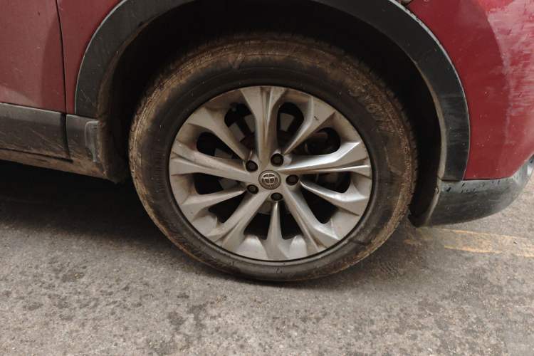 Used Brilliance V3 2015 1.5L Automatic Elite Model Right Front Wheel Hub