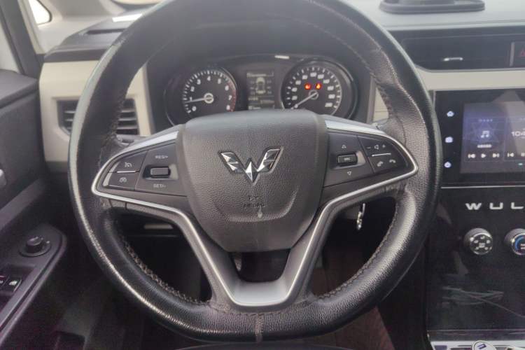 Used Wuling Hongguang PLUS 2019 1.5T Manual Luxury 7-Seater
