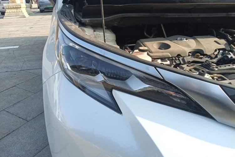 Used Toyota SIENNA 2021 2.5L Hybrid Premium Edition Right Front Headlight