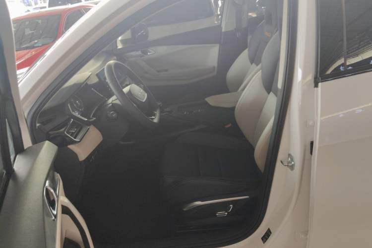 Used Lynk & Co 06 EM-P 2023 1.5T Remix PHEV Pro