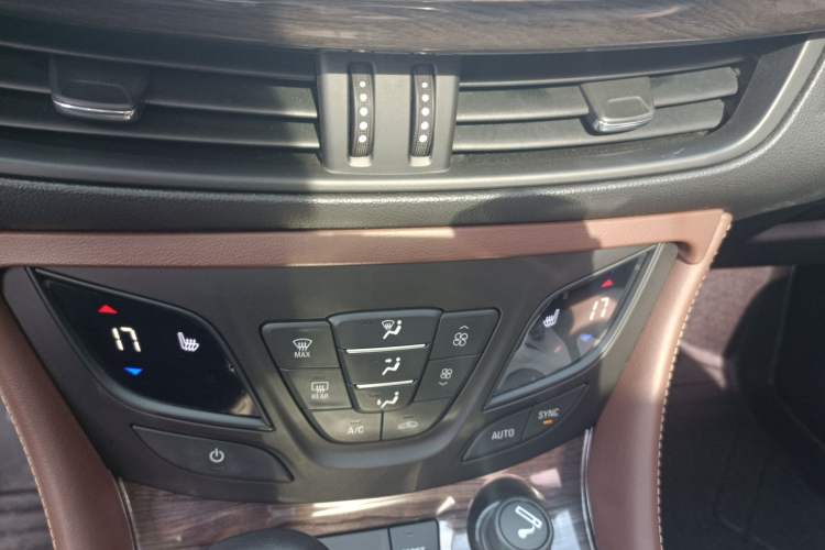 Used Buick Envision 2017 28T Four-Wheel Drive Elite Model Audio And AC Panel