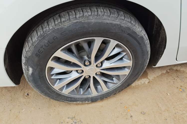 Used Buick GL8 2021 ES Land Cruiser 653T Luxury Edition Right Rear Wheel Hub